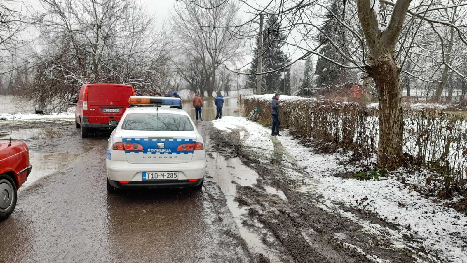 Drina premašila kotu vanredne odbrane, djelimično se razlila u vikend naselju u Janji