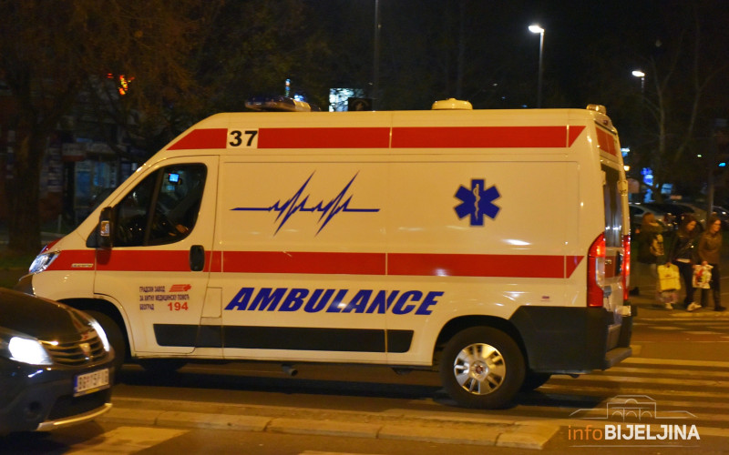 Pet osoba povrijeđeno u sudaru saniteta i automobila