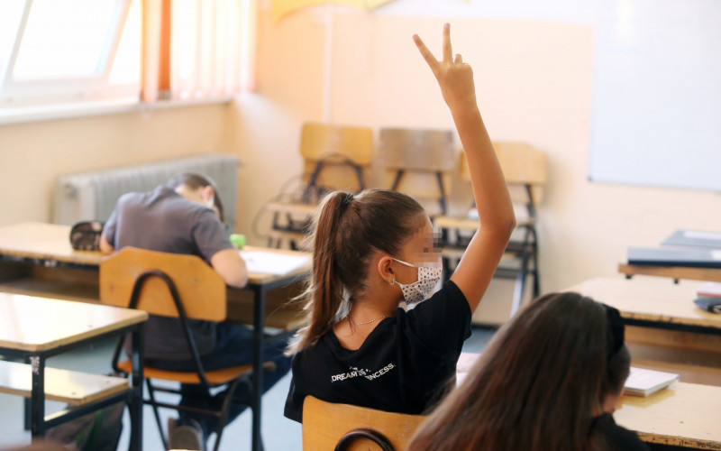 Institut dao preporuku: Maske đaci treba da nose i tokom nastave