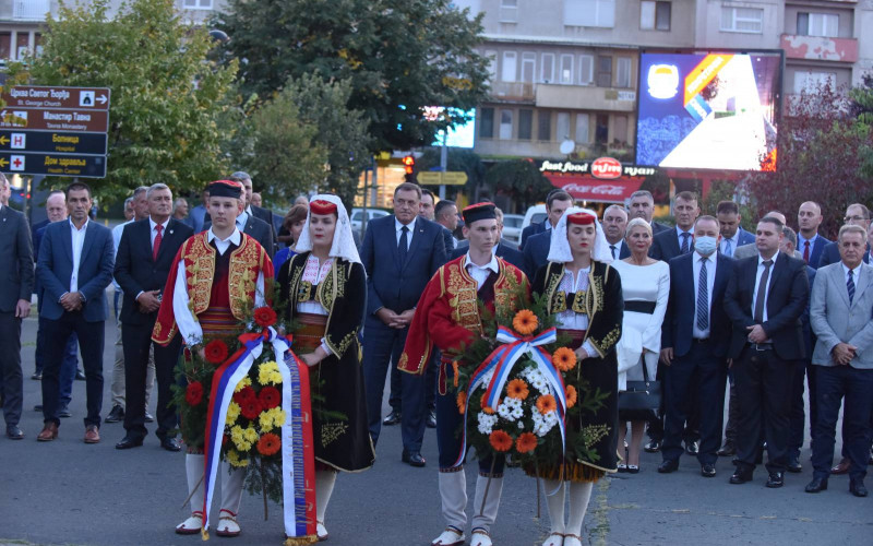 Dodik položio vijenac palim sprskim borcima