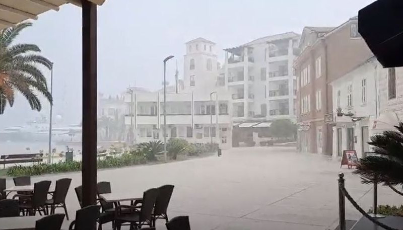 Bujice i poplave napravile haos u Tivtu i Kotoru, gradska riva pod vodom