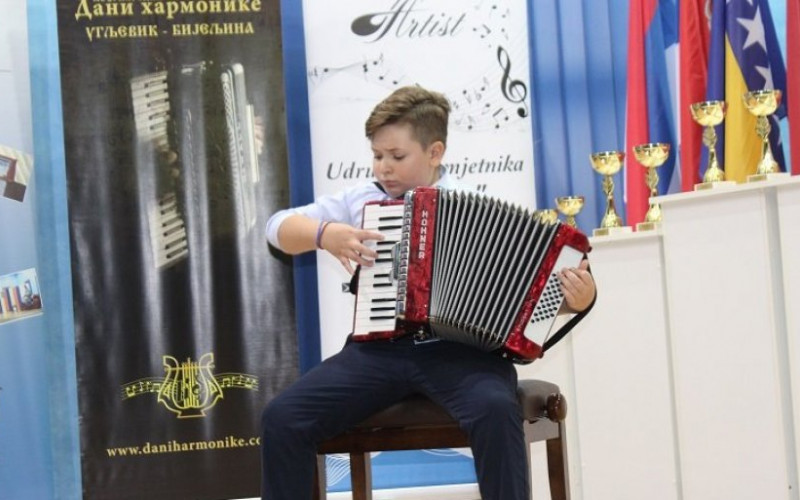 UGLjEVIK - CENTAR HARMONIKE: Đorđe Perić i Jurij Šiškin otvorili 12. muzički festival u Republici Srpskoj
