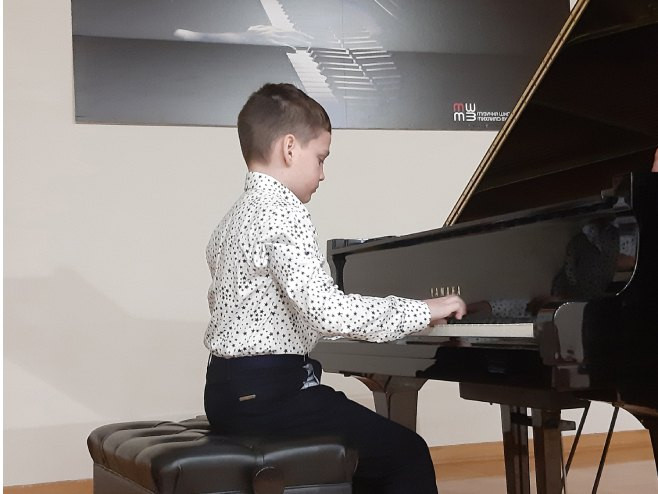 Desetogodišnji Bijeljinac svira Mocarta i Betovena