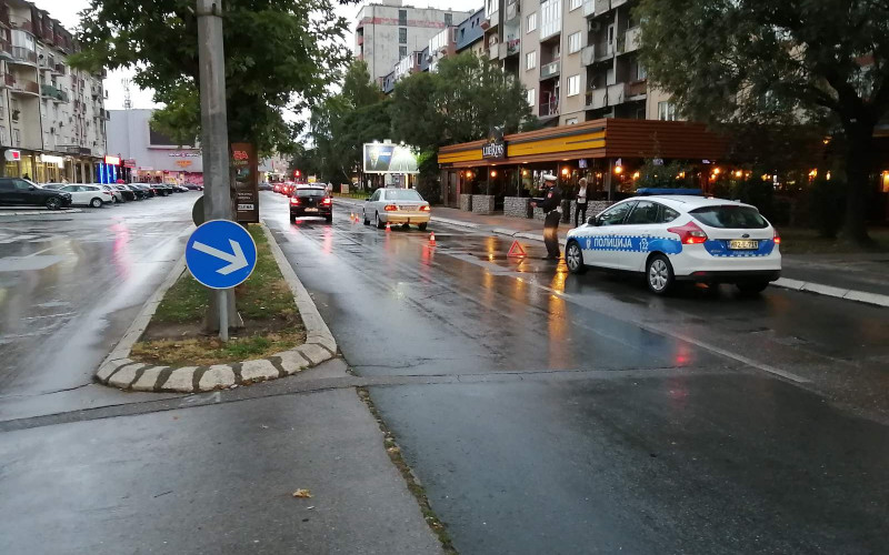 NEZGODA U BIJELJINI Automobilom udario ženu na pješačkom prelazu