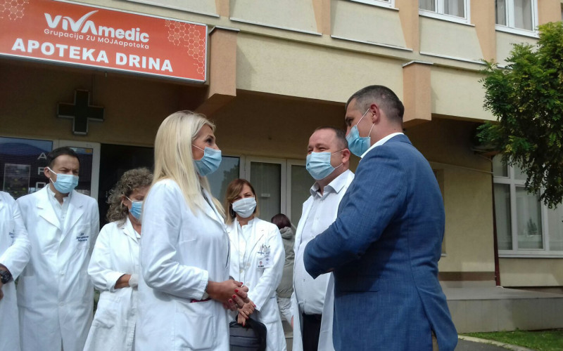 KUSTURIĆ POSJETIO DOM ZDRAVLJA BIJELJINA Ulaganja FZO ove godine povećana za osam miliona KM