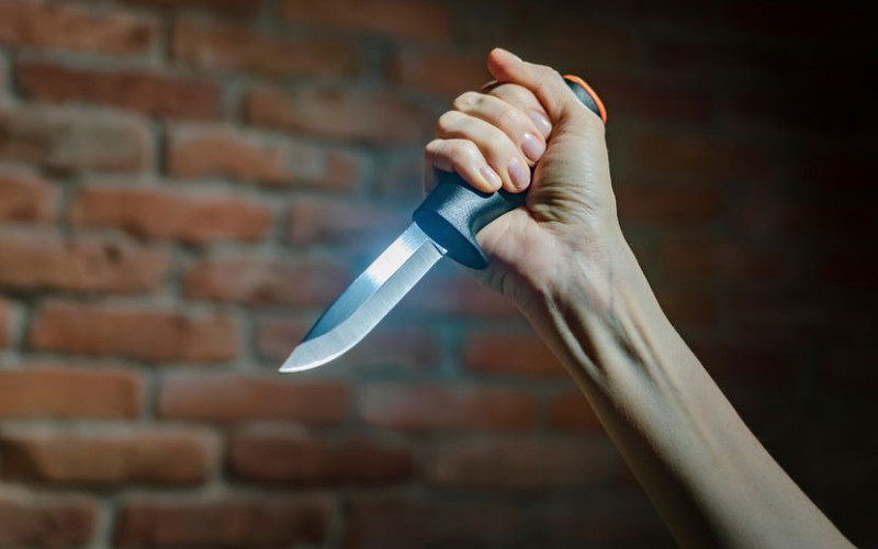 Otela i nožem mučila ljubavnika svog muža