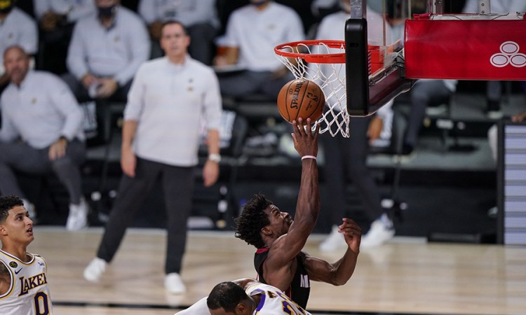 Majami pobijedio Lejkerse