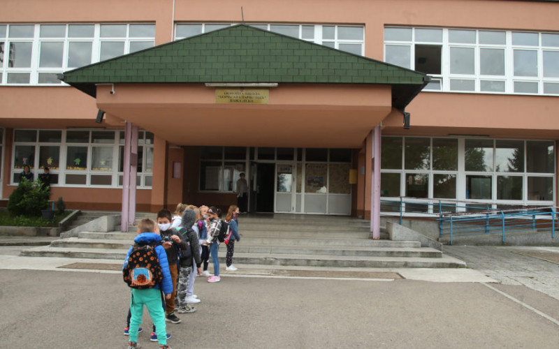 ŠKOLE U SRPSKOJ SE ZATVARAJU NA ČETIRI DANA Ministarstvo prosvjete poslalo IZNENADNI DOPIS direktorima (FOTO)