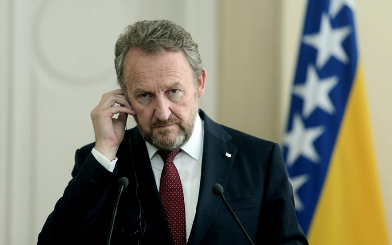 Izetbegović ogorčen: Nije u redu što je Vučić pozvao samo Dodika i Čovića