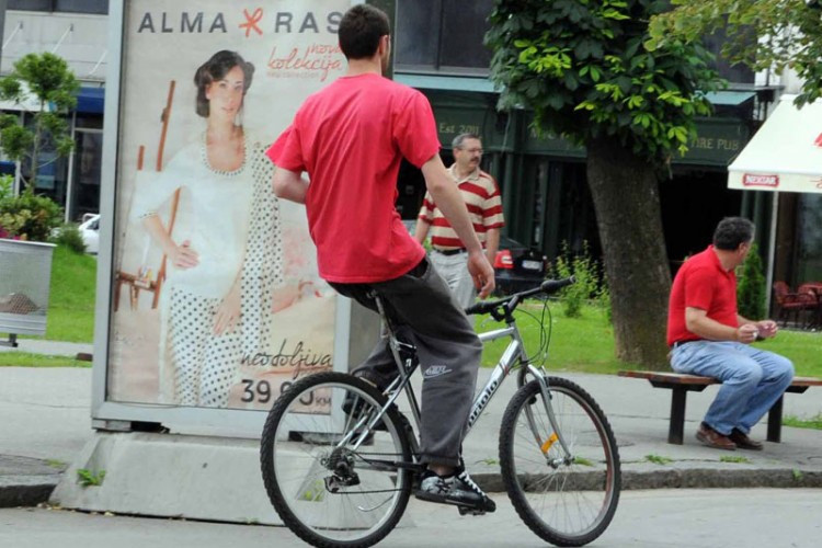 Vožnja “bez ruku” i slušalice pišu kazne