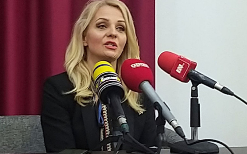 U ONLAJN FORMATU Počele 