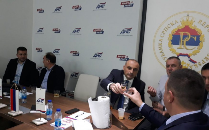 UZ RAKIJU SLAVE KRAJ KOALICIJE S DODIKOM Nešić: Dobrog sam zdravlja, evo i zašto