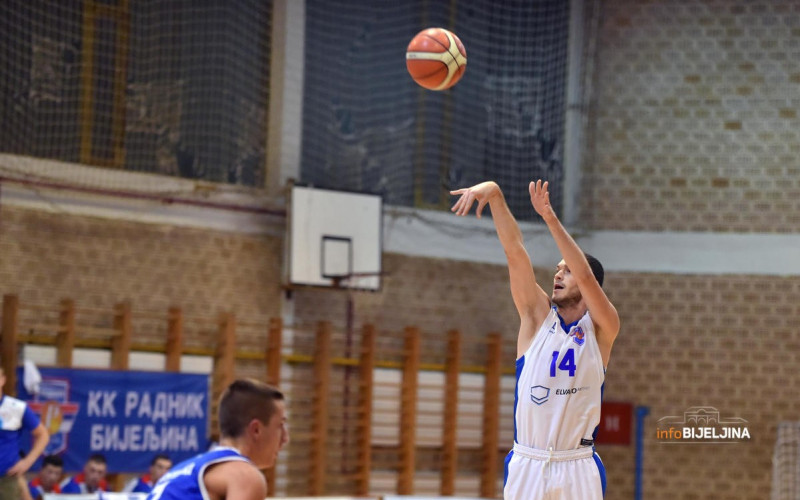 Košarkaši Radnika sezonu OTVORILI POBJEDOM, savladana Sutjeska (FOTO)
