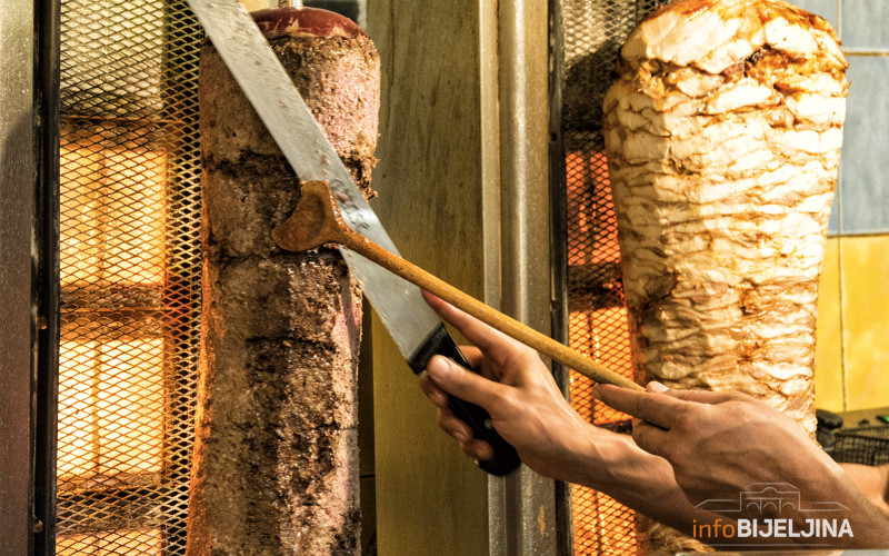 Spremaju hranu, a nemaju ni sanitarnu knjižicu