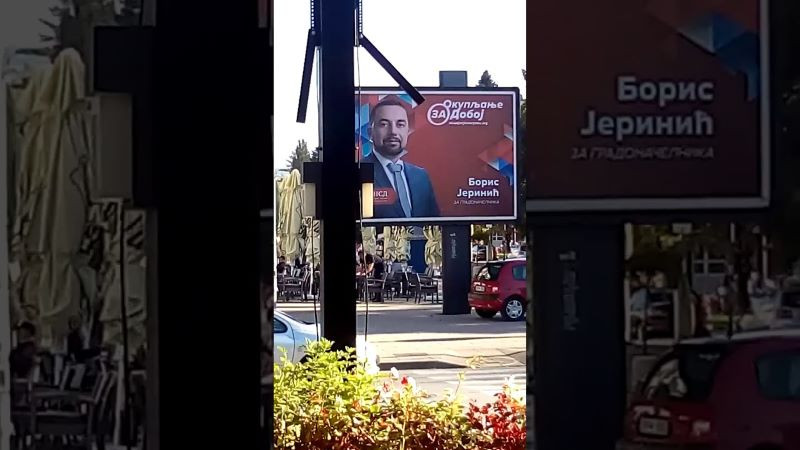 Pijan sjekirom oštetio bilbord Dodika i Jerinića