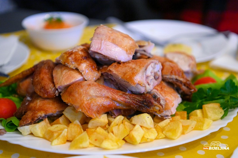 Restoran “Kao nekad” Bijeljina: Gastronomsko iskustvo koje vraća uspomene na ljepša vremena (FOTO)