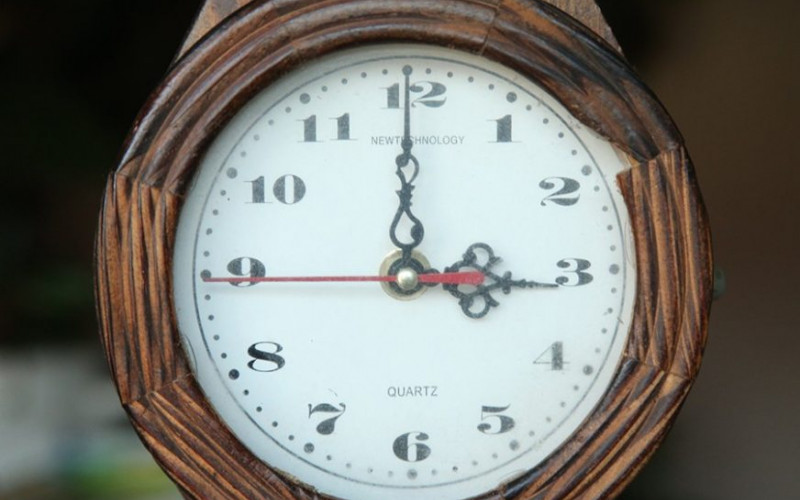 POČINJE ZIMSKO RAČUNANJE VREMENA U nedjelju ujutru kazaljke se vraćaju sat unazad