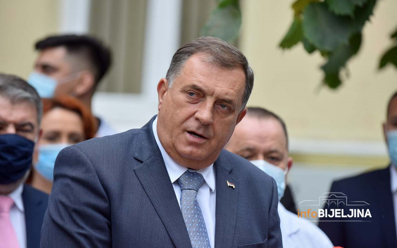 Dodik u Bijeljini: Broj zaraženih alarmantan, najverovatnije ćemo ponovo zatvoriti škole