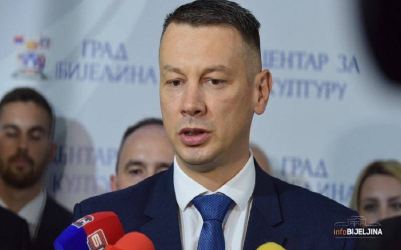 ŠOK NA KRAJU PREDIZBORNE KAMPANJE Nešić pozvao glasače DNS da glasaju i za kandidate SDS i PDP