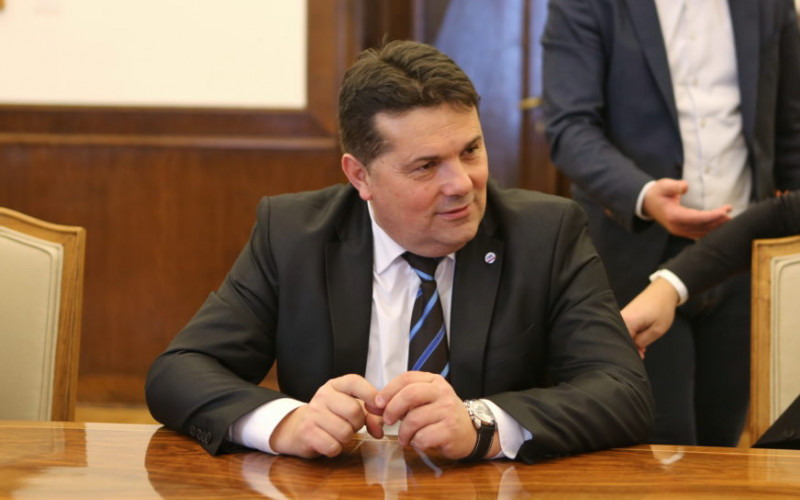 Nenad Stevandić, predsjednik UJEDINJENE SRPSKE: Sigurni u POBJEDU, mirno i oprezno ČEKAMO BROJANJE