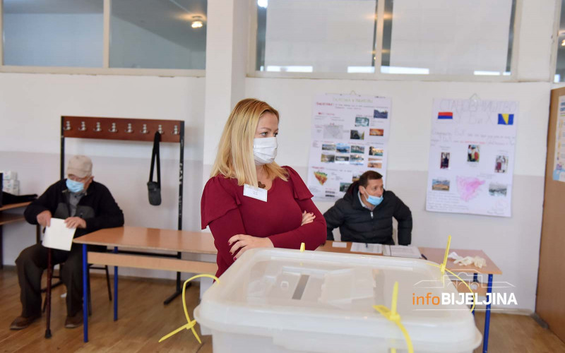 CIK BiH: Skoro sva birališta otvorena na vrijeme