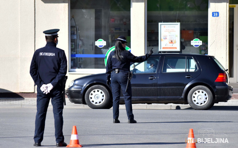 VOZAČ NAPRAVIO HAOS U BRATUNCU Pijan izazvao nesreću i pobjegao