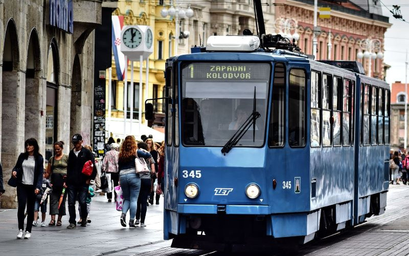 Hrvatska zatvara sve kafane i kafiće i obustavlja svadbe