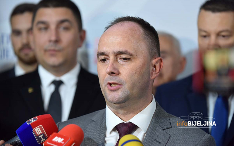 Cvjetinović podnio ostavku u DNS-u i napustio poslanički klub