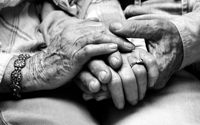 Živjeli pola vijeka zajedno, preminuli zbog korone za dvije sedmice