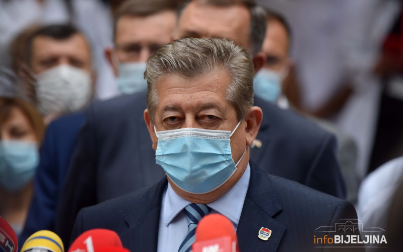“SVE PROGNOZE KRAJNJE NEIZVJESNE” Mićo Mićić i dalje na respiratoru