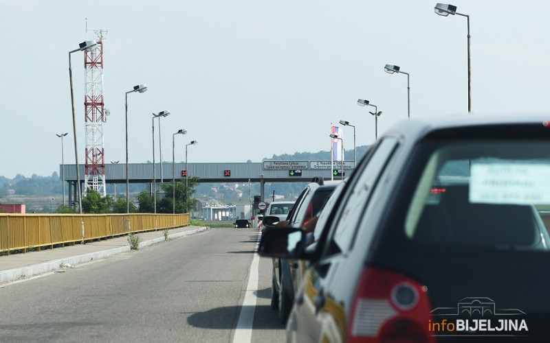 “Zaključavanje” u Srbiji moglo bi pogoršati epidemiološku sliku u Srpskoj