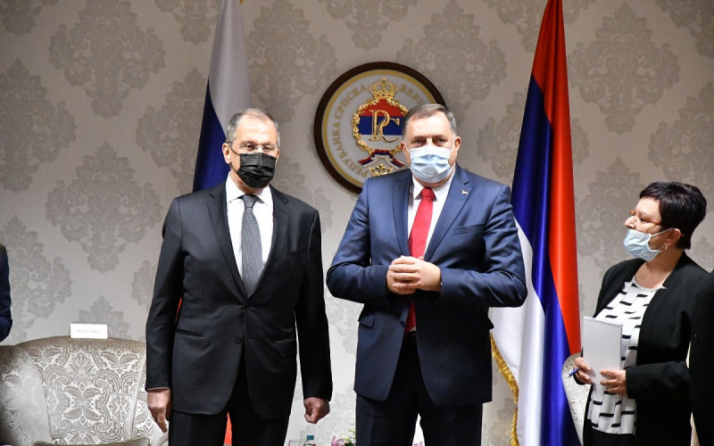 Šta je Dodik poklonio Lavrovu