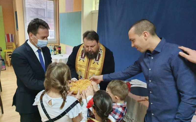 MALIŠANI LOMILI SLAVSKI KOLAČ Ugljevički vrtić obilježio krsnu slavu Nikoljdan