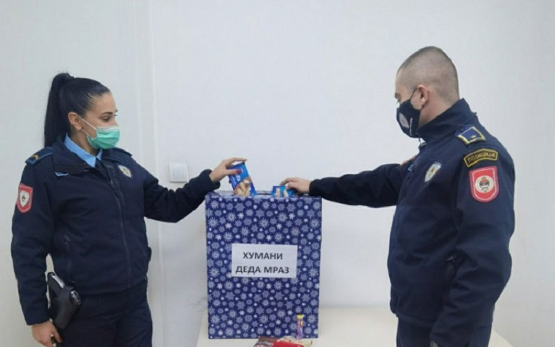 Bijeljinski policajci pomažu u akciji ''Humani Deda Mraz''