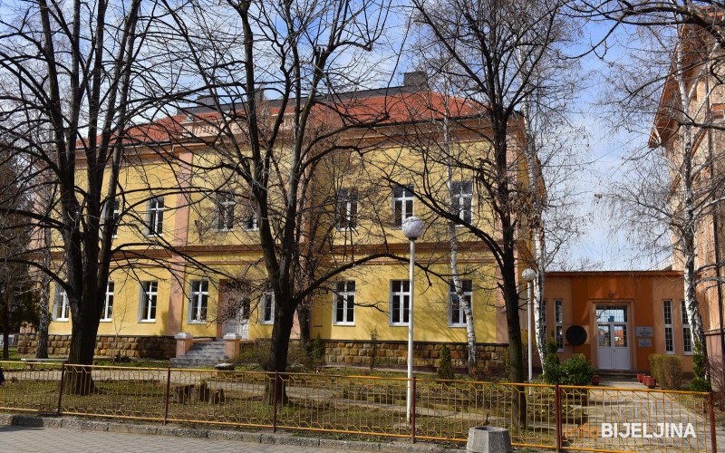 OBUSTAVLJENA NASTAVA U CIJELOJ SRPSKOJ Zbog zemljotresa prvo polugodište završeno dan ranije