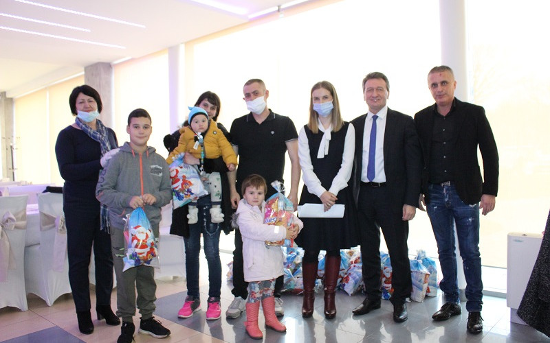 Ugljevik: Novogodišnji paketići za 100 djece iz socijalno ugroženih porodica (FOTO)