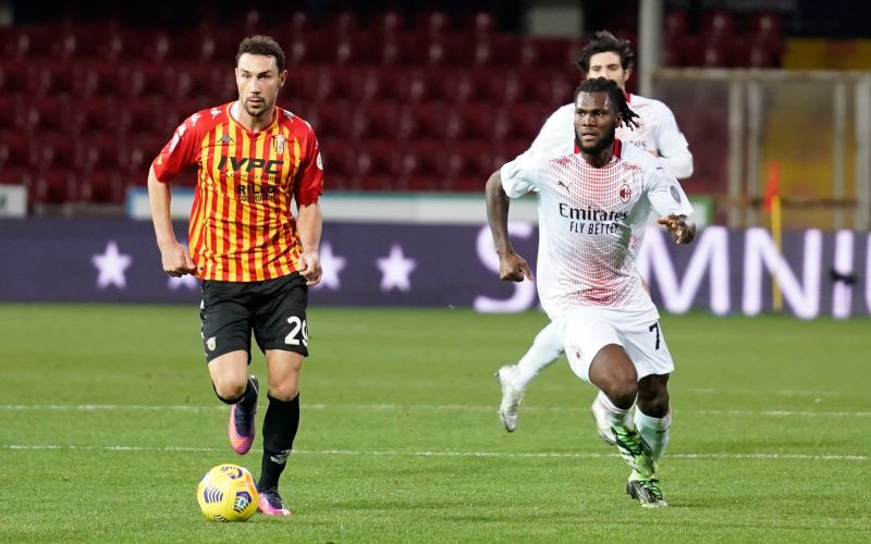 Milan do vrha tabele i sa igračem manje