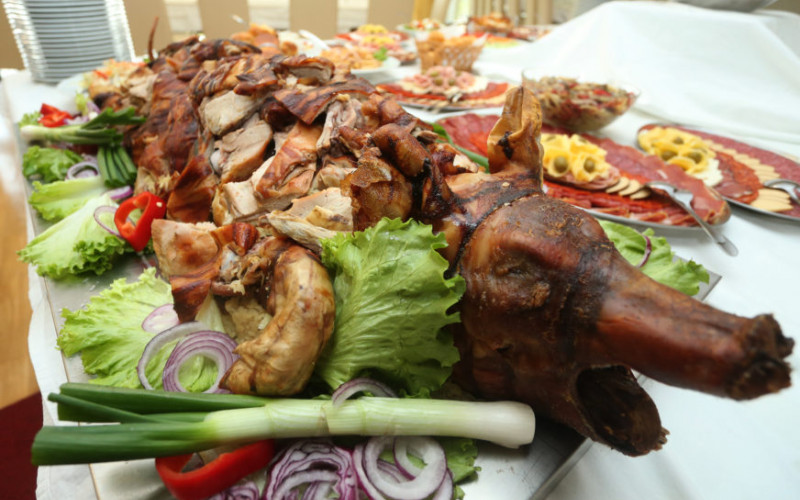 Preko pečenja i meze do NAPADA ŽUČI ILI PANKREASA: Poslije posta izbjegavati VELIKE KOLIČINE MASNE HRANE