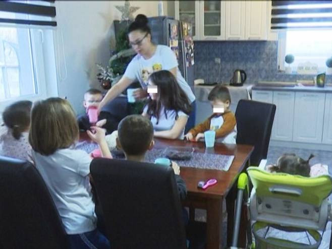 Desetočlana porodica život u Švedskoj zamijenila za sembersko selo