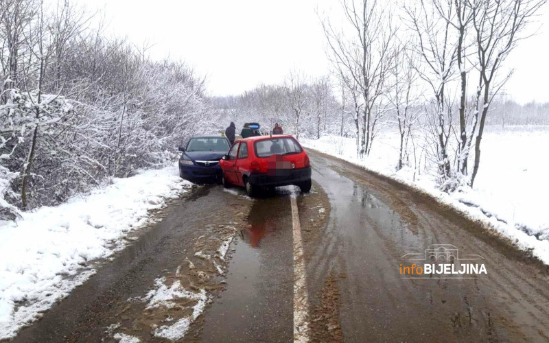 Dvoje povrijeđenih u sudaru u Srednjoj Čađavici