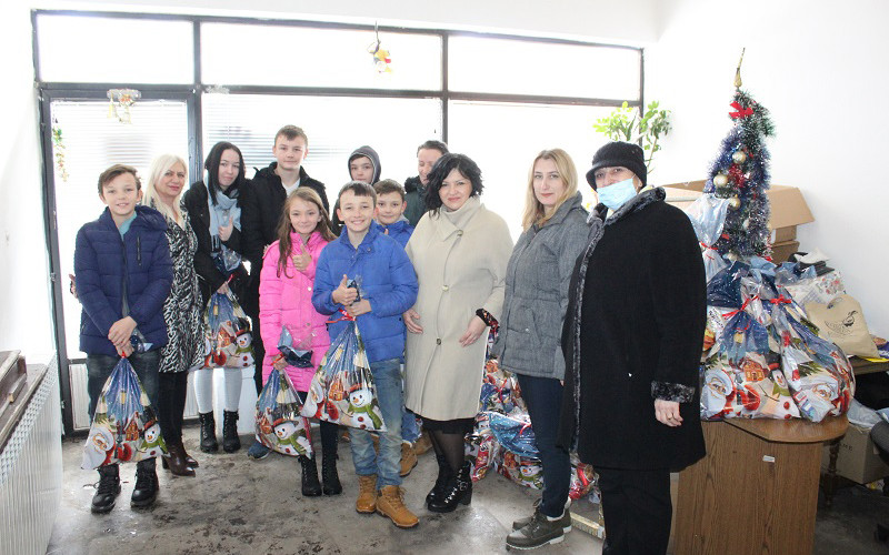 Sindikat RiTE Ugljevik darovao 90 paketića djeci iz višečlanih porodica