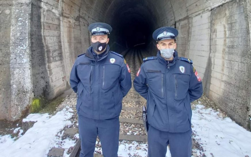 „PRONAŠLI SMO JE POVRIJEĐENU I PROMRZLU“ Policajci spriječili ženu da se ubije, TRAGEDIJA IZBJEGNUTA ZA DLAKU