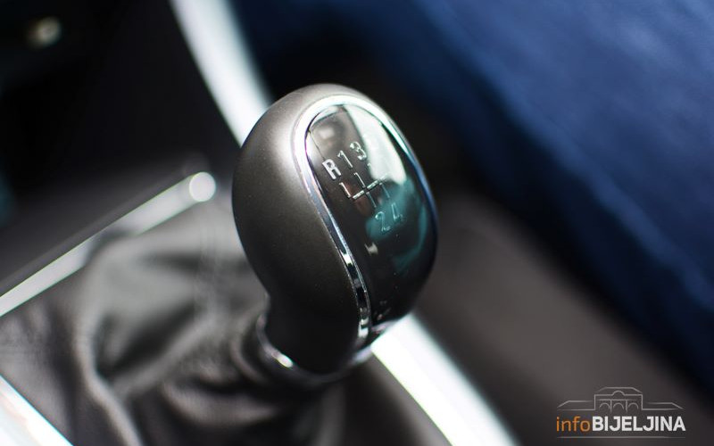 Ovih pet grešaka u vožnji uništava ručni mjenjač
