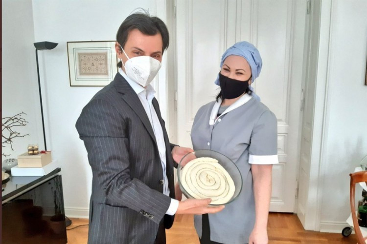Ambasador Italije u BiH učio da pravi pitu
