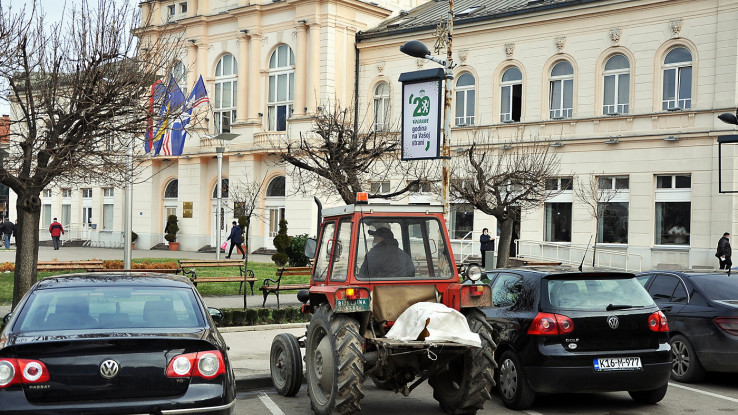Bijeljina: Traktorom u centar grada