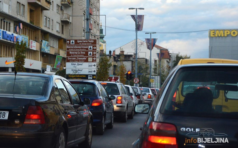 Na drumovima sve više automobila uprkos krizi
