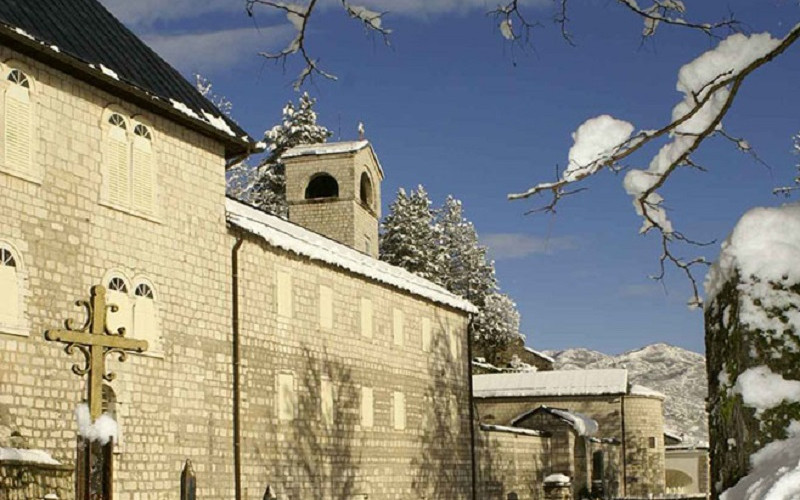 Oskrnavljen Cetinjski manastir