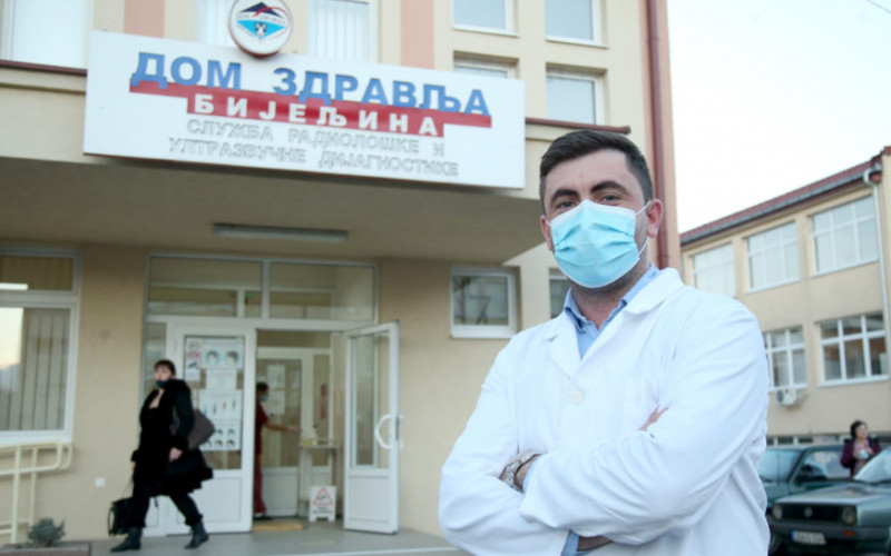 Gradonačelnik Bijeljine obećao da će do kraja mandata završiti specijalizaciju (FOTO)