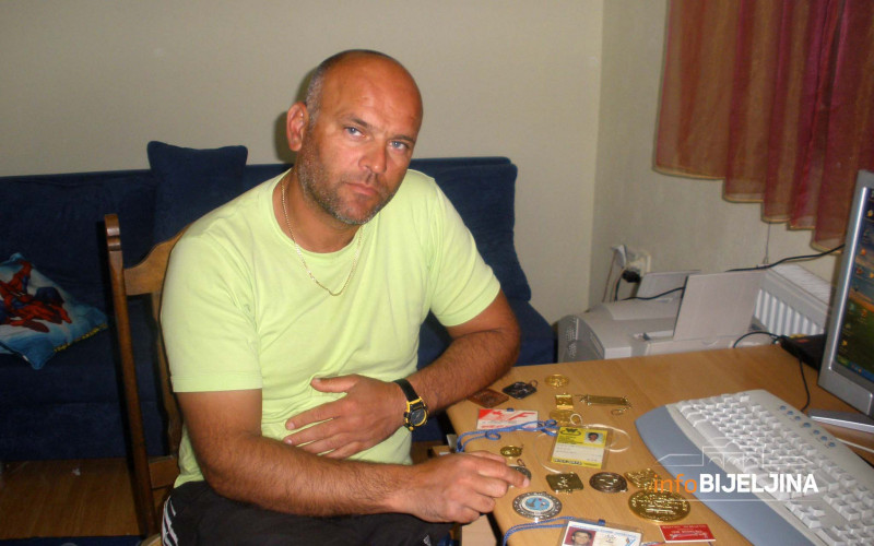 Pjevač “Mićo Ćelo” TRČAO MARATONE, oborio REKORD koji još nije nadmašen (FOTO)