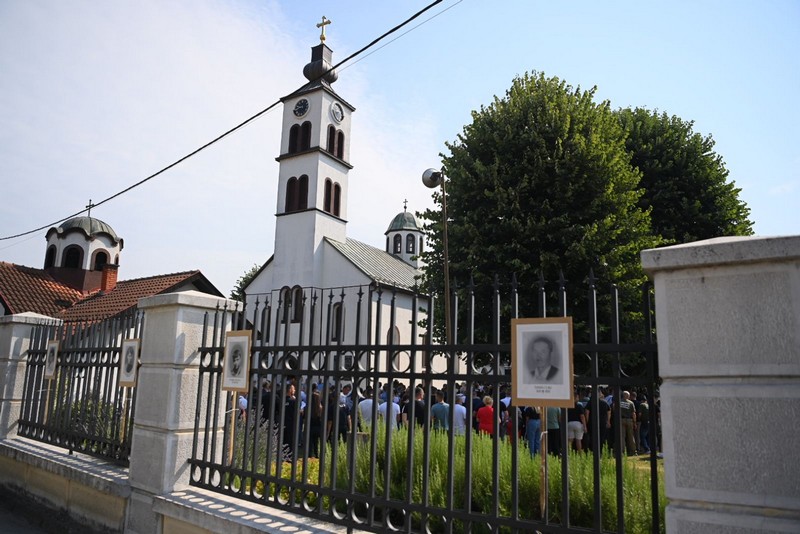 Patrijarh Porfirije služi liturgiju i pomen stradalim Srbima (FOTO)
